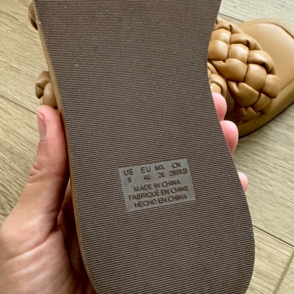 American Eagle Nude/Tan Braided Puff Sandals 9 - Picture 4 of 9